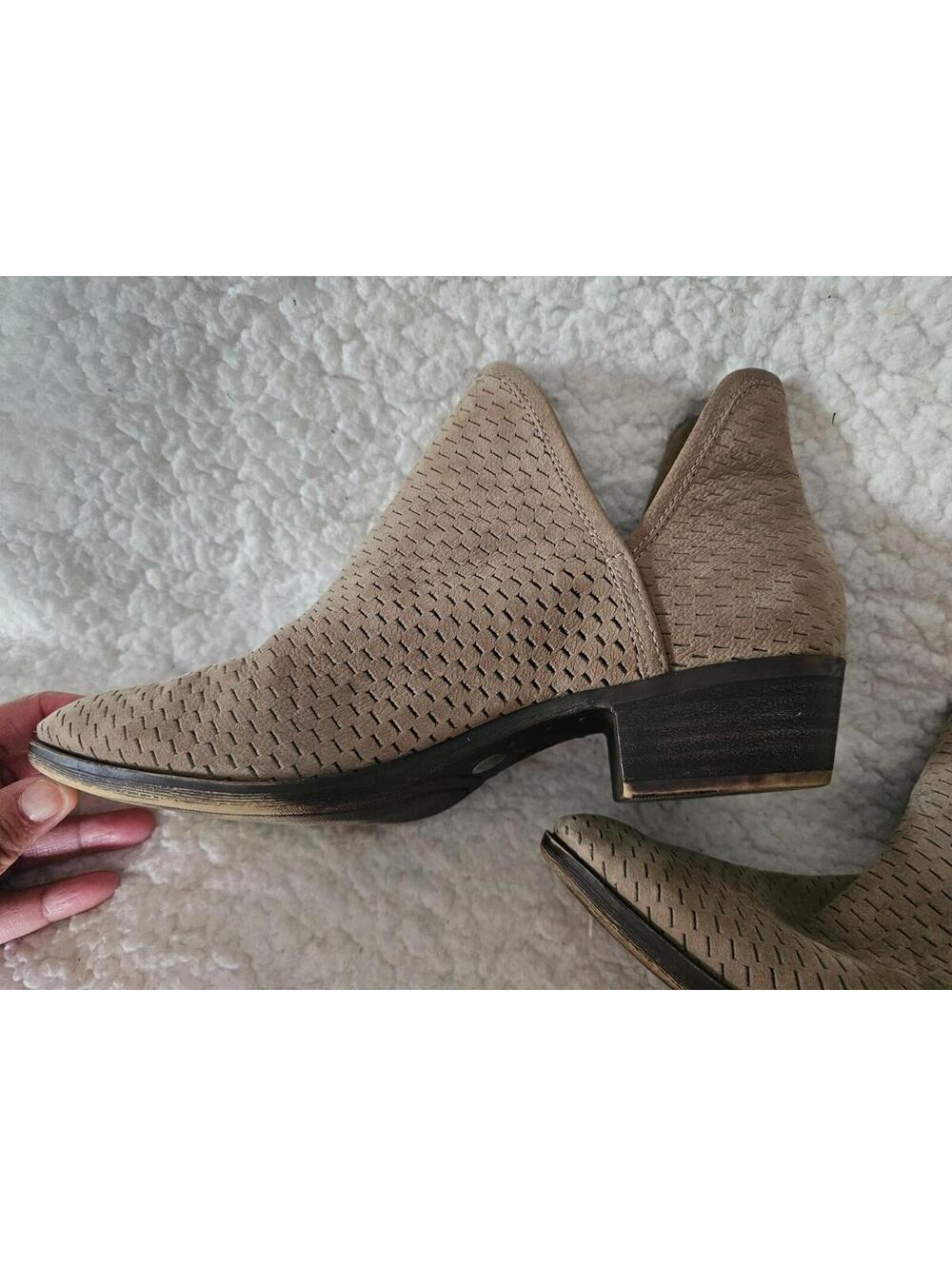 Women's Lucky Brand Leather Ankle Boots Short Slip On Size 9.5 M Beige Comfort - Picture 6 of 15